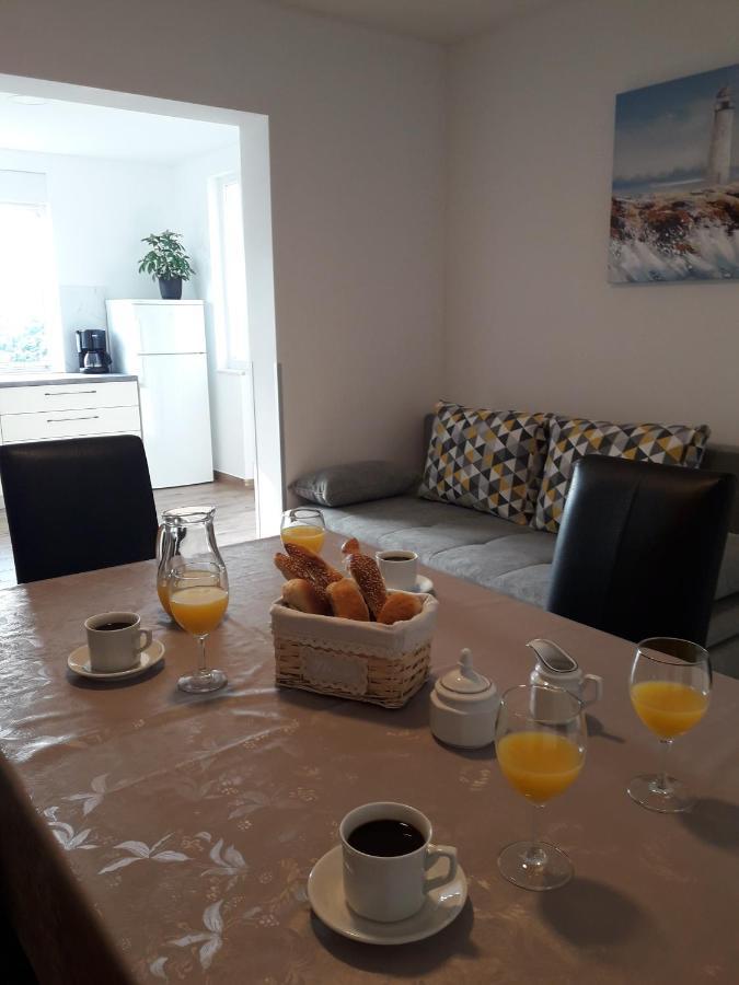 Apartments Gracia & Toni トロギール エクステリア 写真