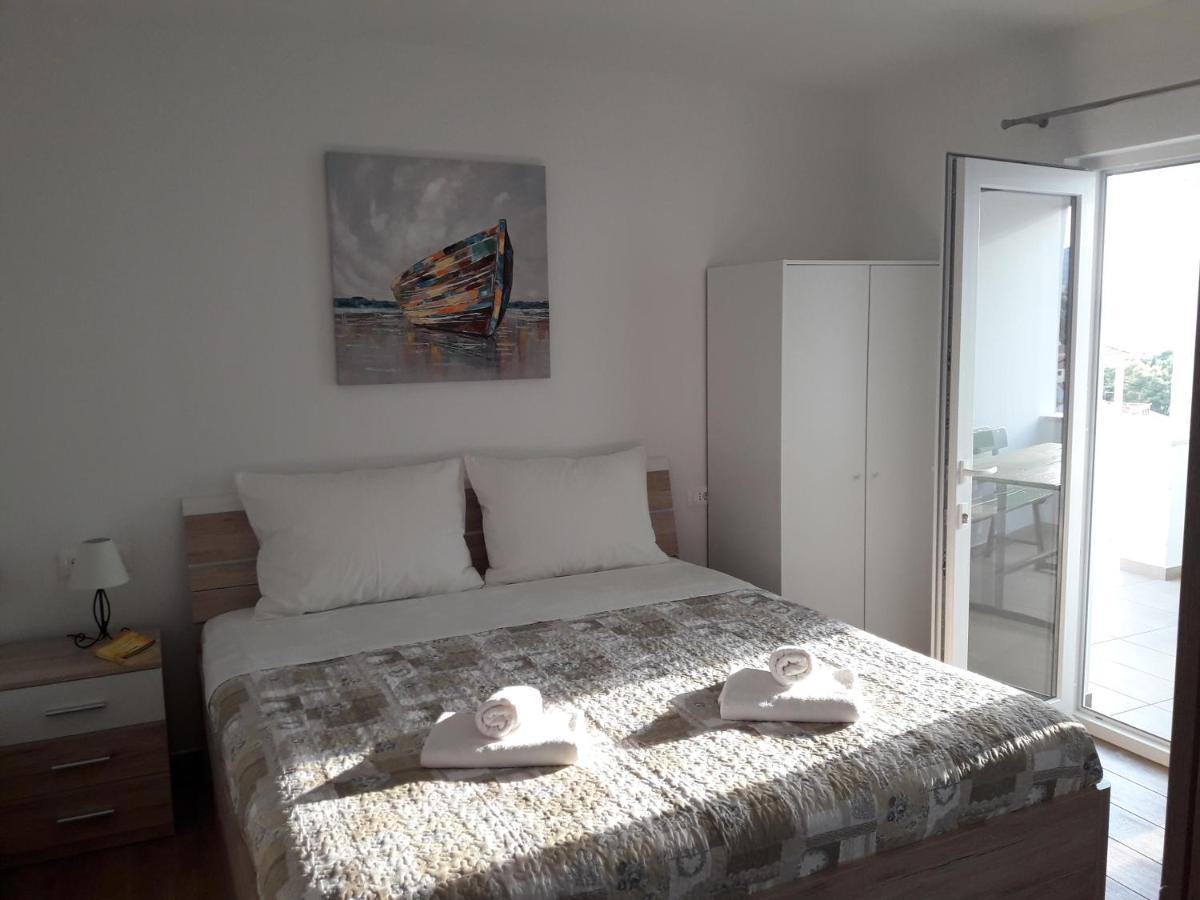 Apartments Gracia & Toni トロギール エクステリア 写真