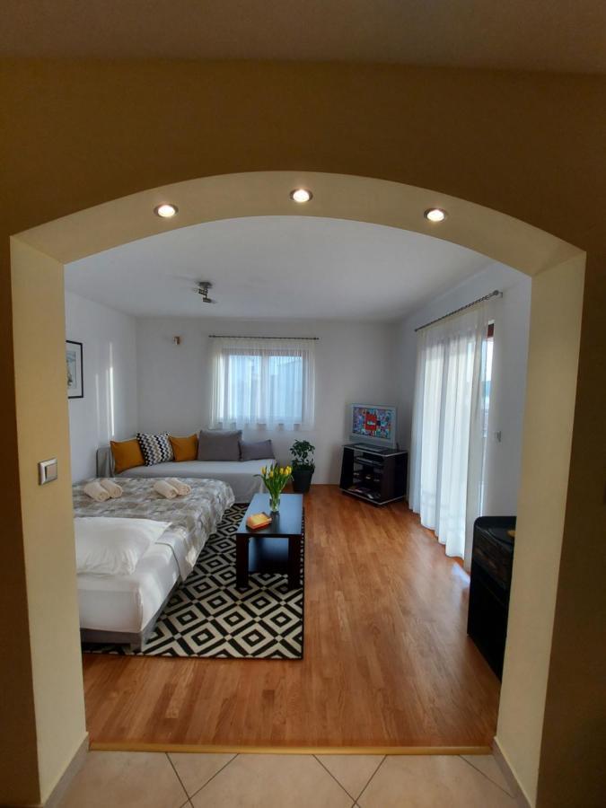 Apartments Gracia & Toni トロギール エクステリア 写真