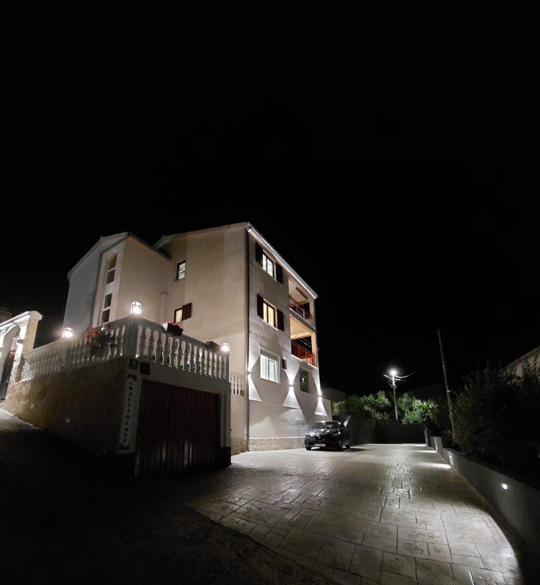 Apartments Gracia & Toni トロギール エクステリア 写真